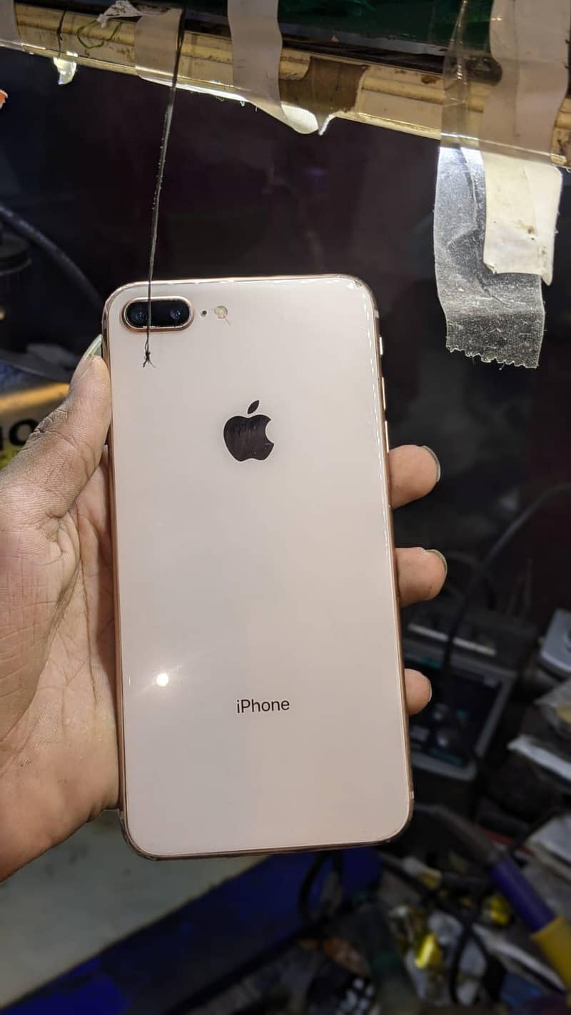 Apple iPhone 8 Plus 4
