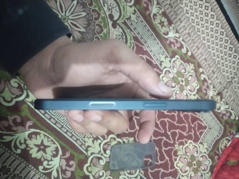 Apple iPhone 13 2