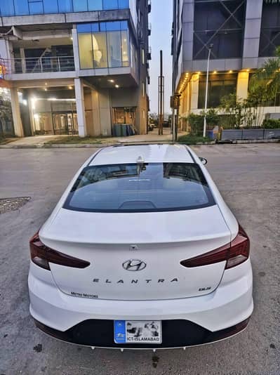 Hyundai Elantra 2021