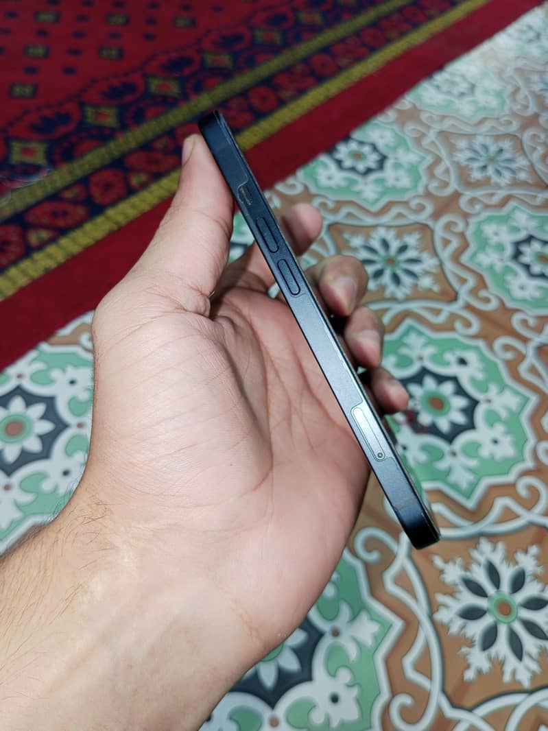 Apple iPhone 13 3