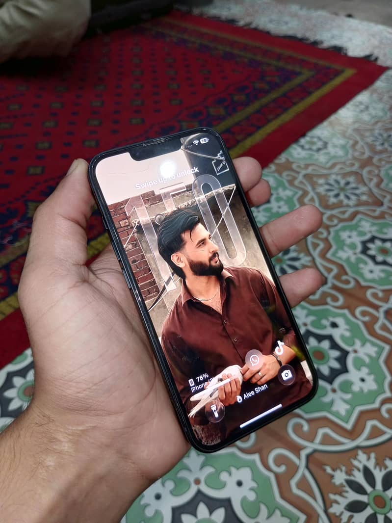 Apple iPhone 13 4