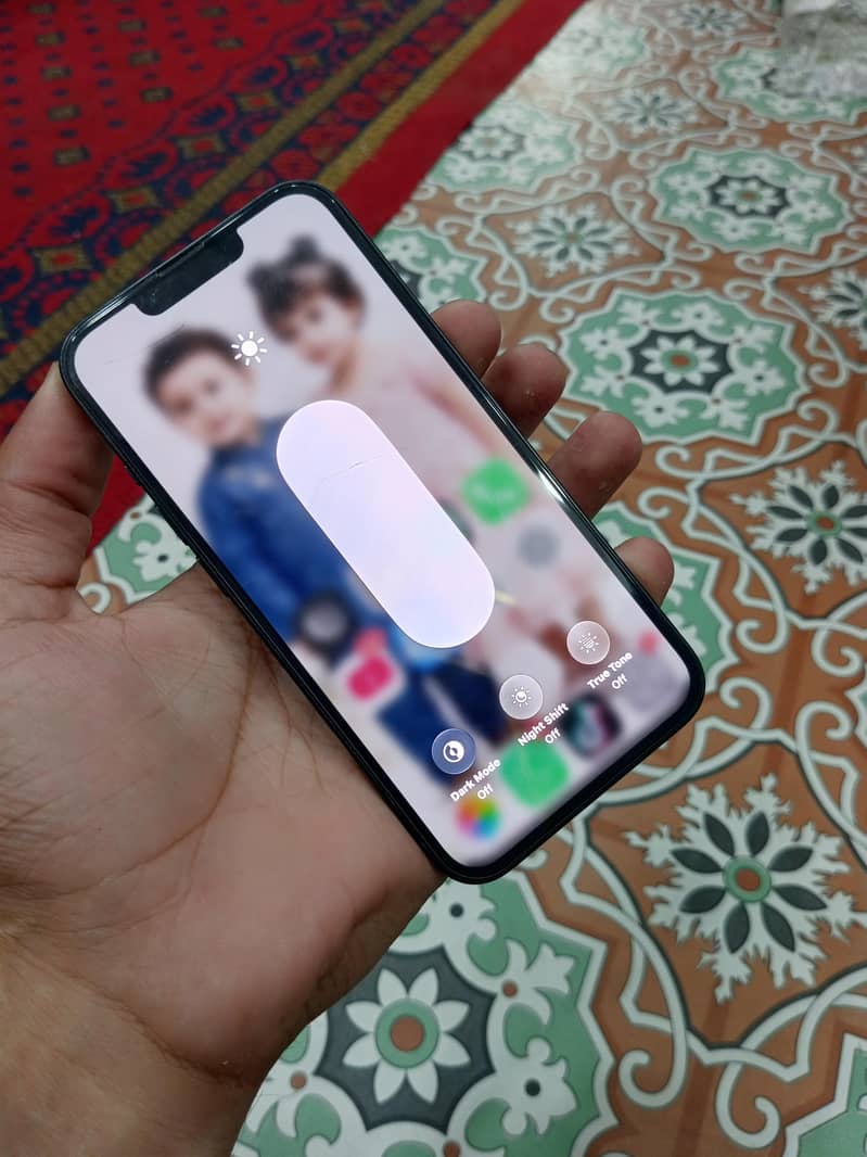 Apple iPhone 13 6