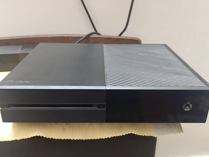 XBOX ONE (1TB) 1