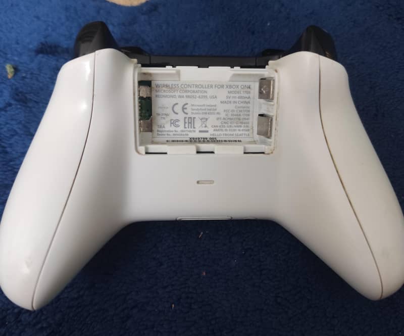 XBOX ONE (1TB) 6