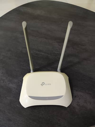 TP-Link TL-WR840N 300Mbps WiFi Router (White) – Rs. 2,000