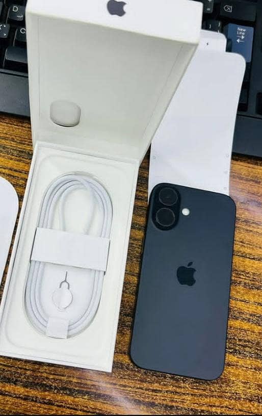 Apple iPhone 16 1