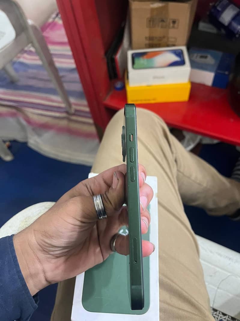 Apple iPhone 13 3