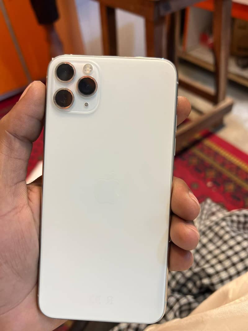 Apple iPhone 11 Pro Max 4