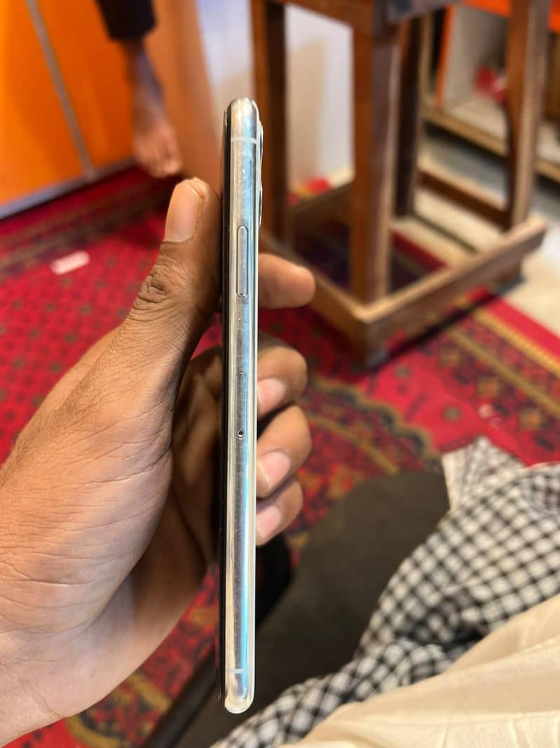 Apple iPhone 11 Pro Max 6