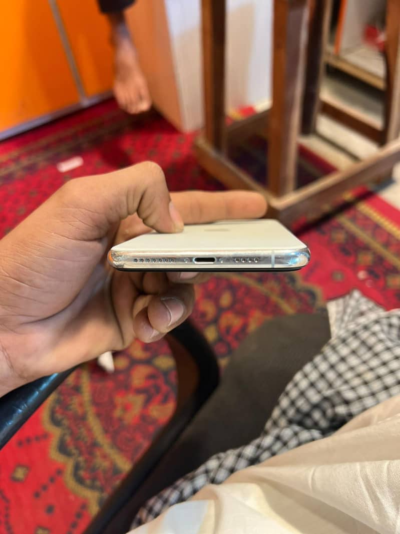 Apple iPhone 11 Pro Max 7