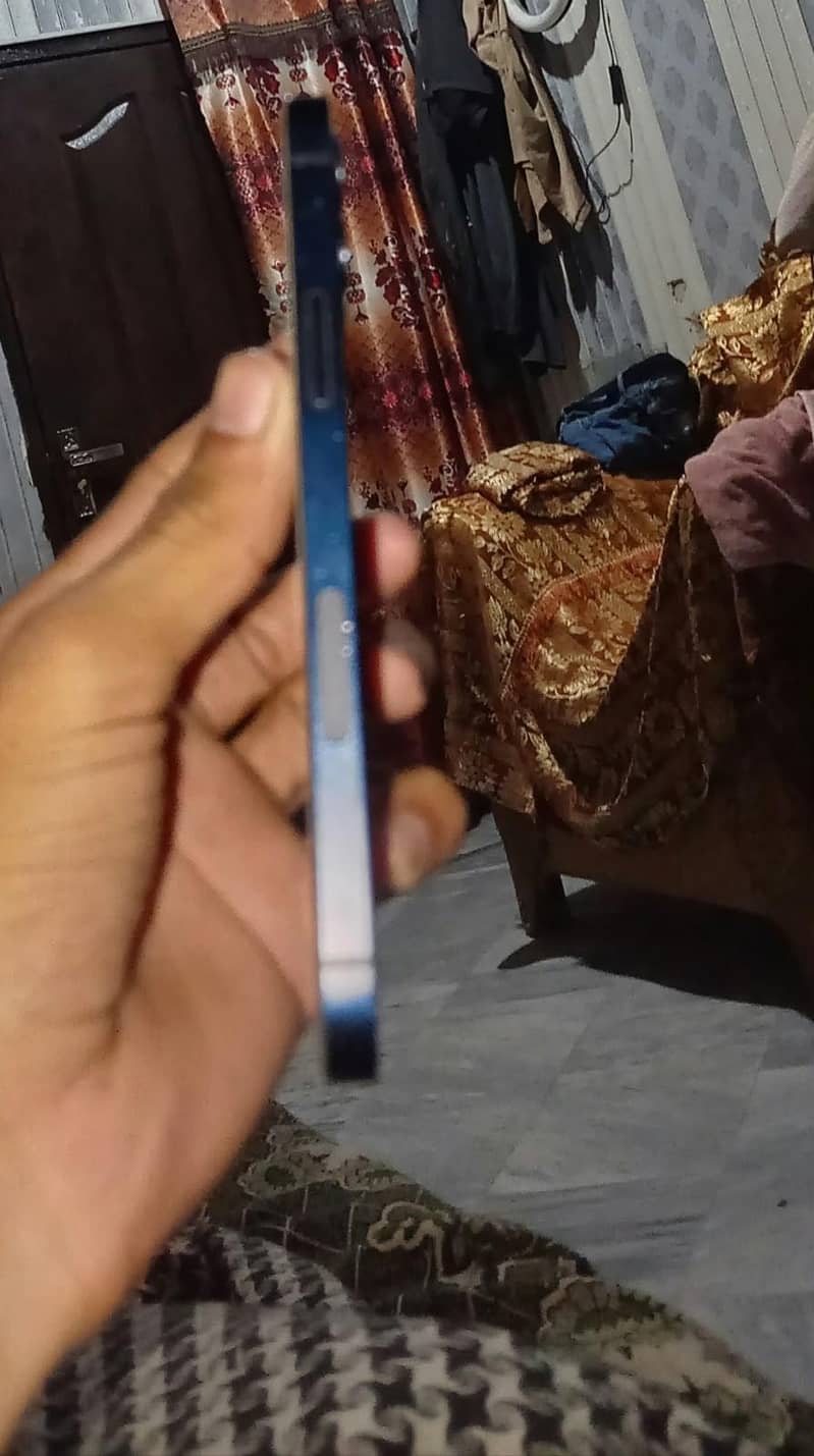 Apple iPhone 12 2