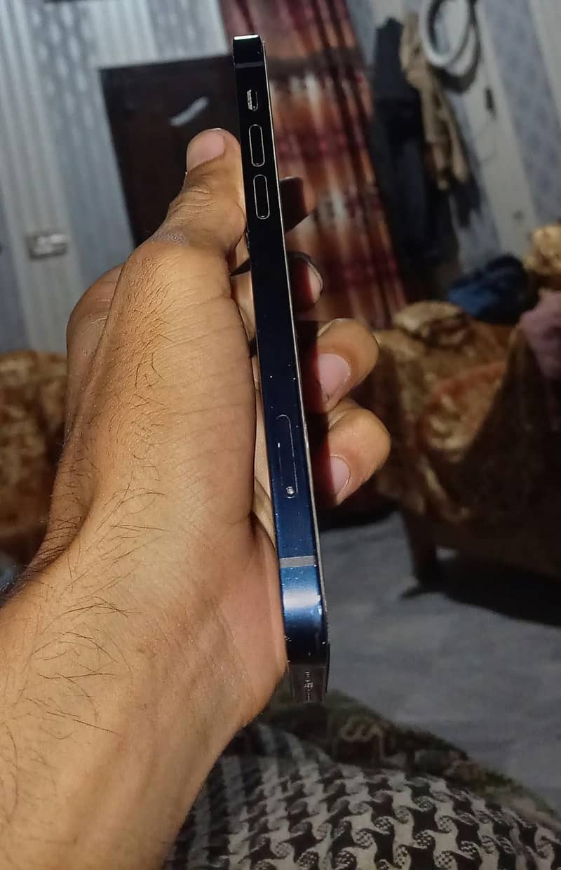 Apple iPhone 12 3