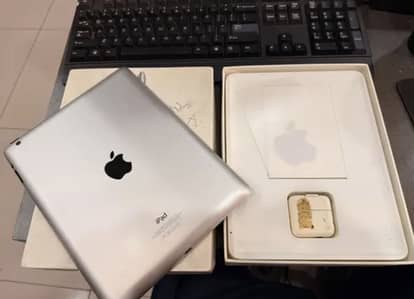 IPad 4th Generation|9.7" Retina Display| 9/10ConditionwithFull Box