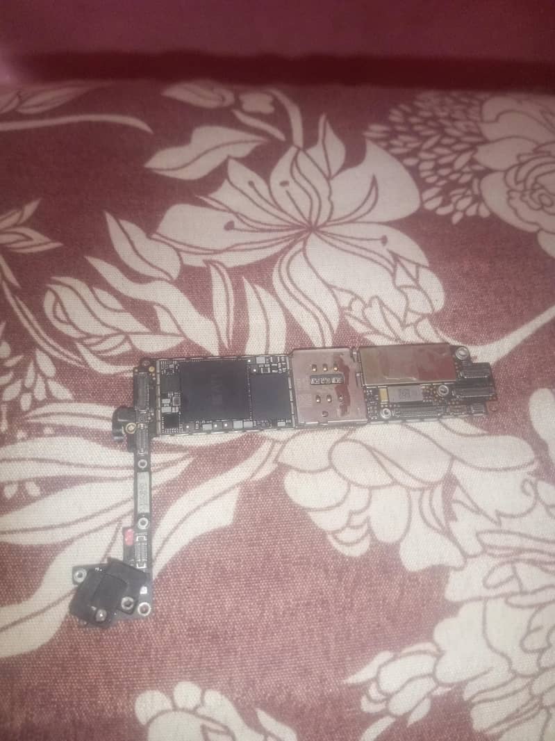 Apple iPhone 8 1