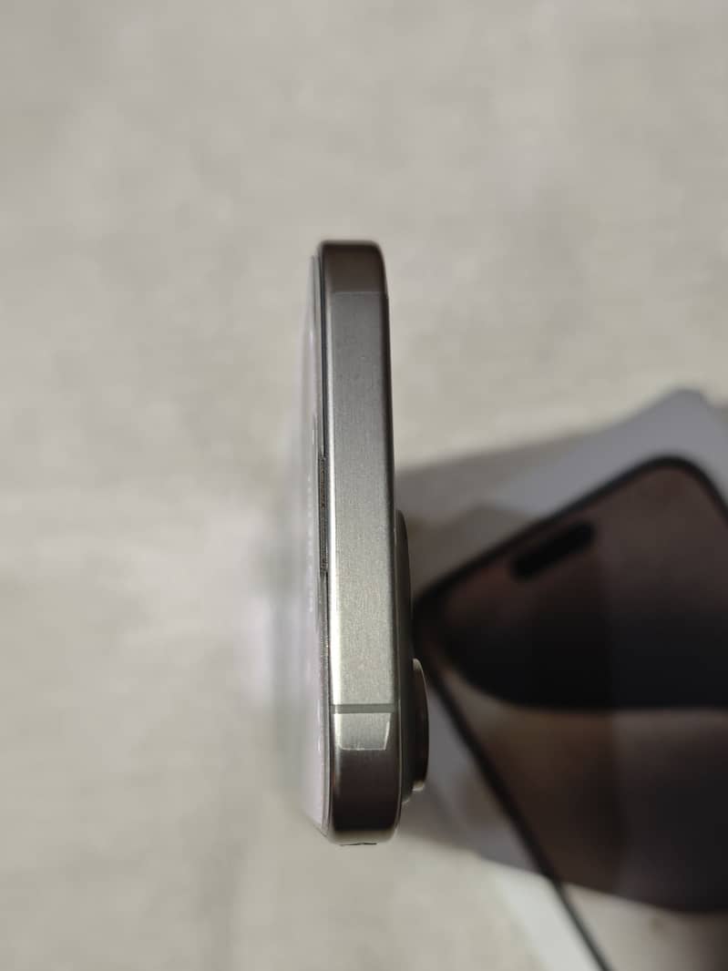 Apple iPhone 15 Pro Max 4