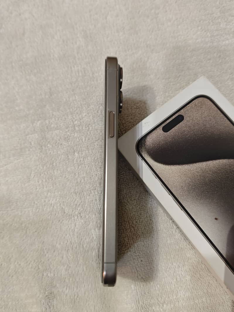 Apple iPhone 15 Pro Max 9