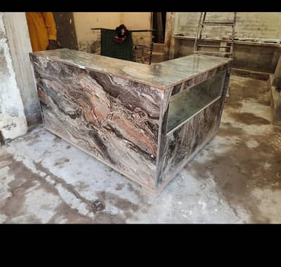 Computer and assessories display table
