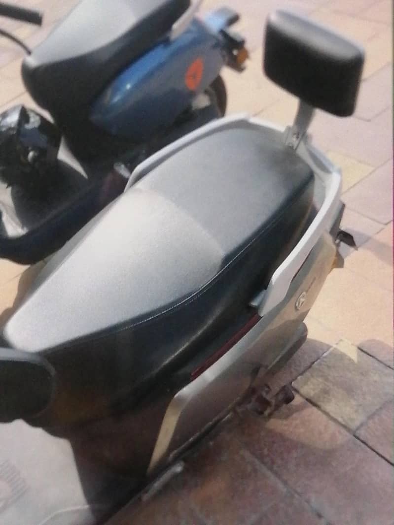 Aima scooter one 2