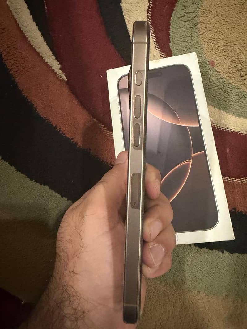 Apple iPhone 16 Pro Max 1