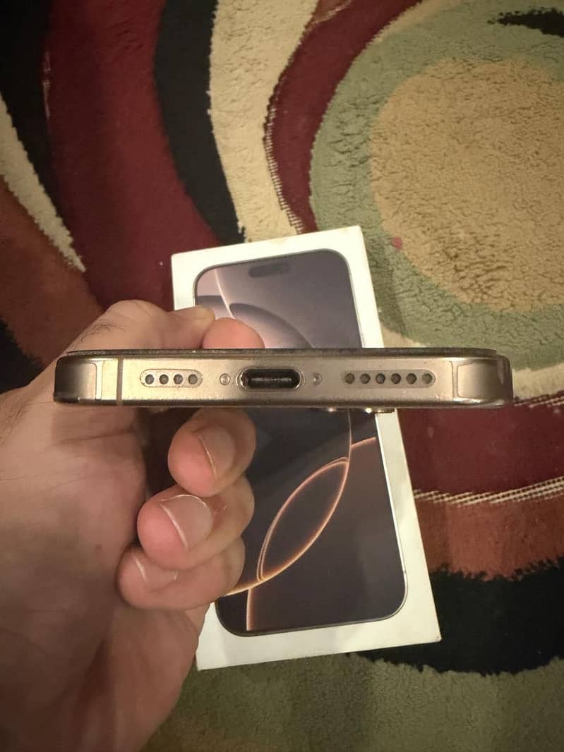 Apple iPhone 16 Pro Max 2