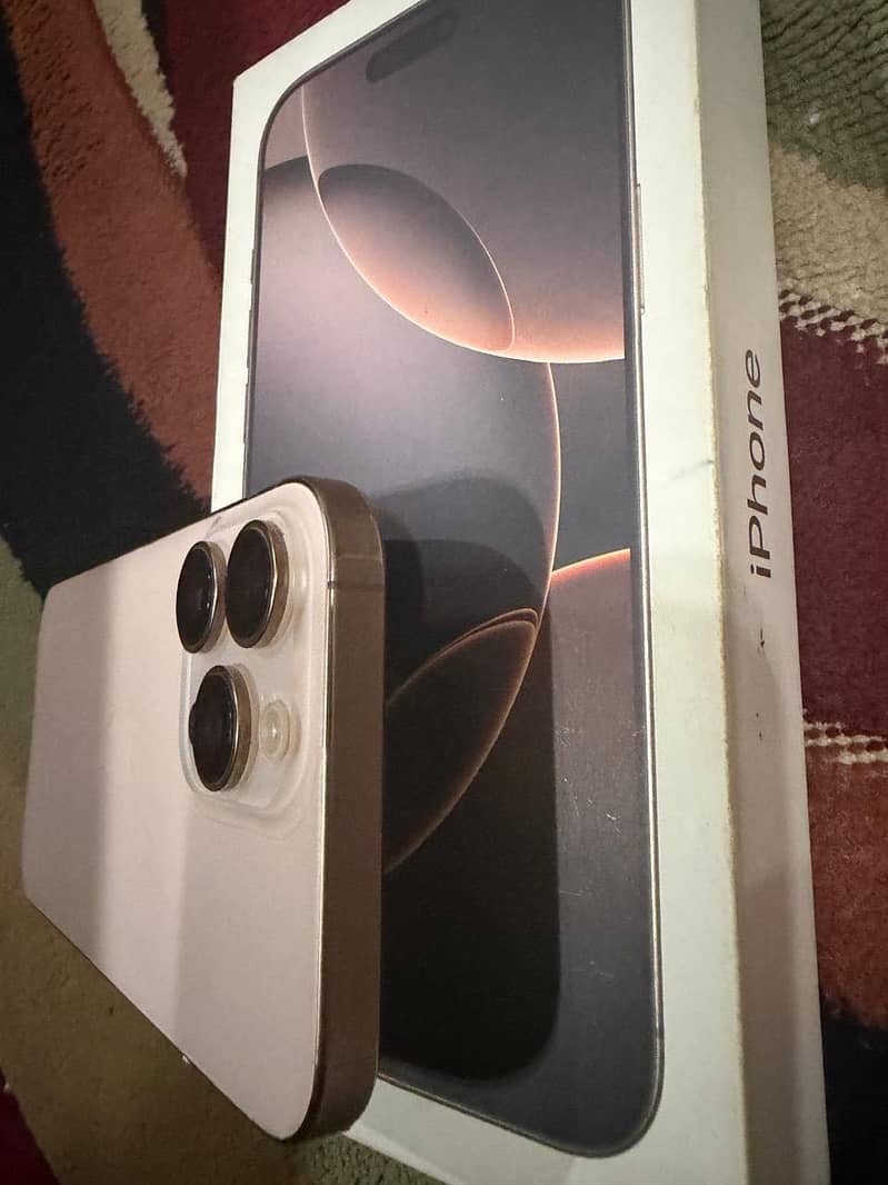 Apple iPhone 16 Pro Max 4