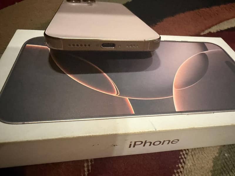 Apple iPhone 16 Pro Max 6