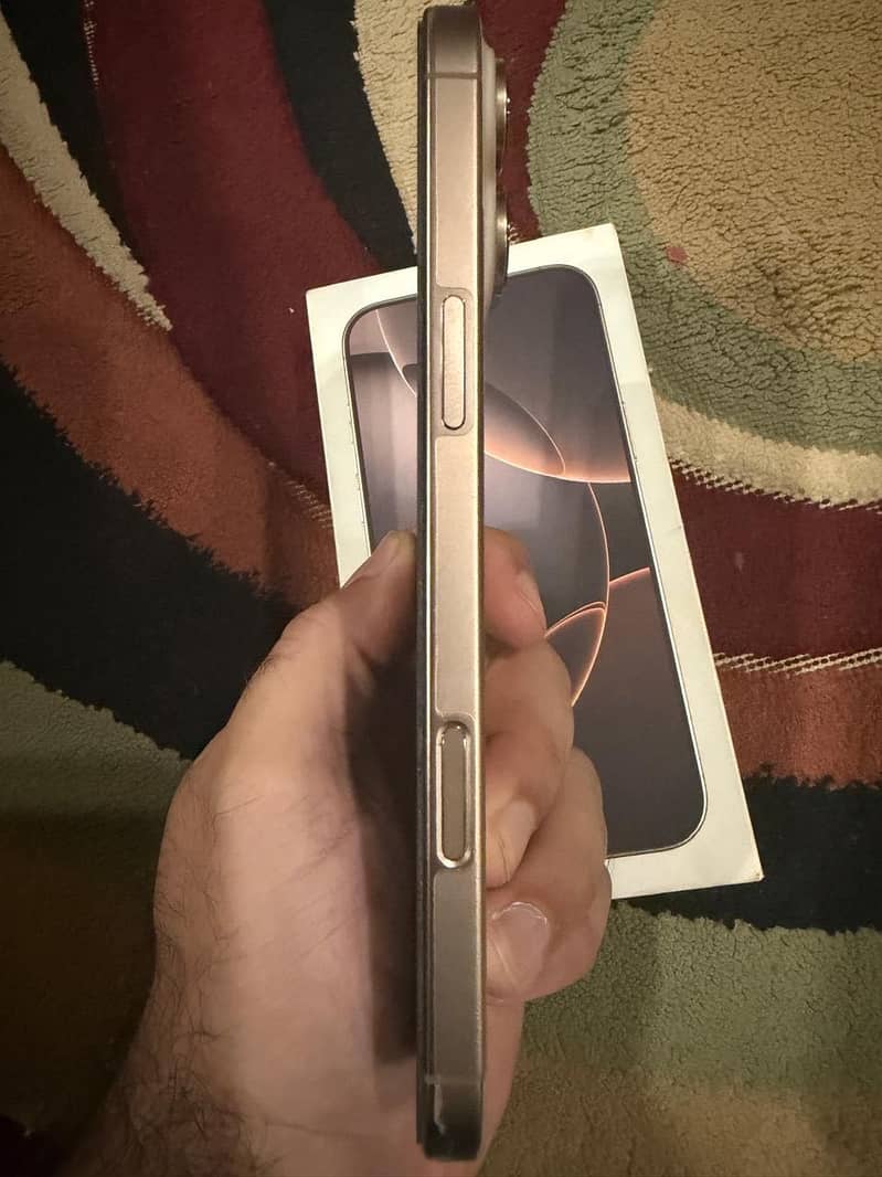 Apple iPhone 16 Pro Max 8