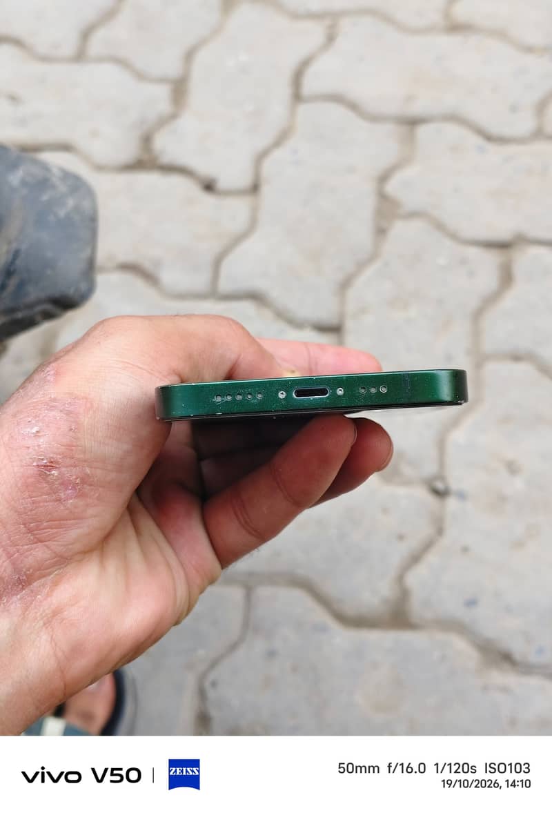 Apple iPhone 13 1
