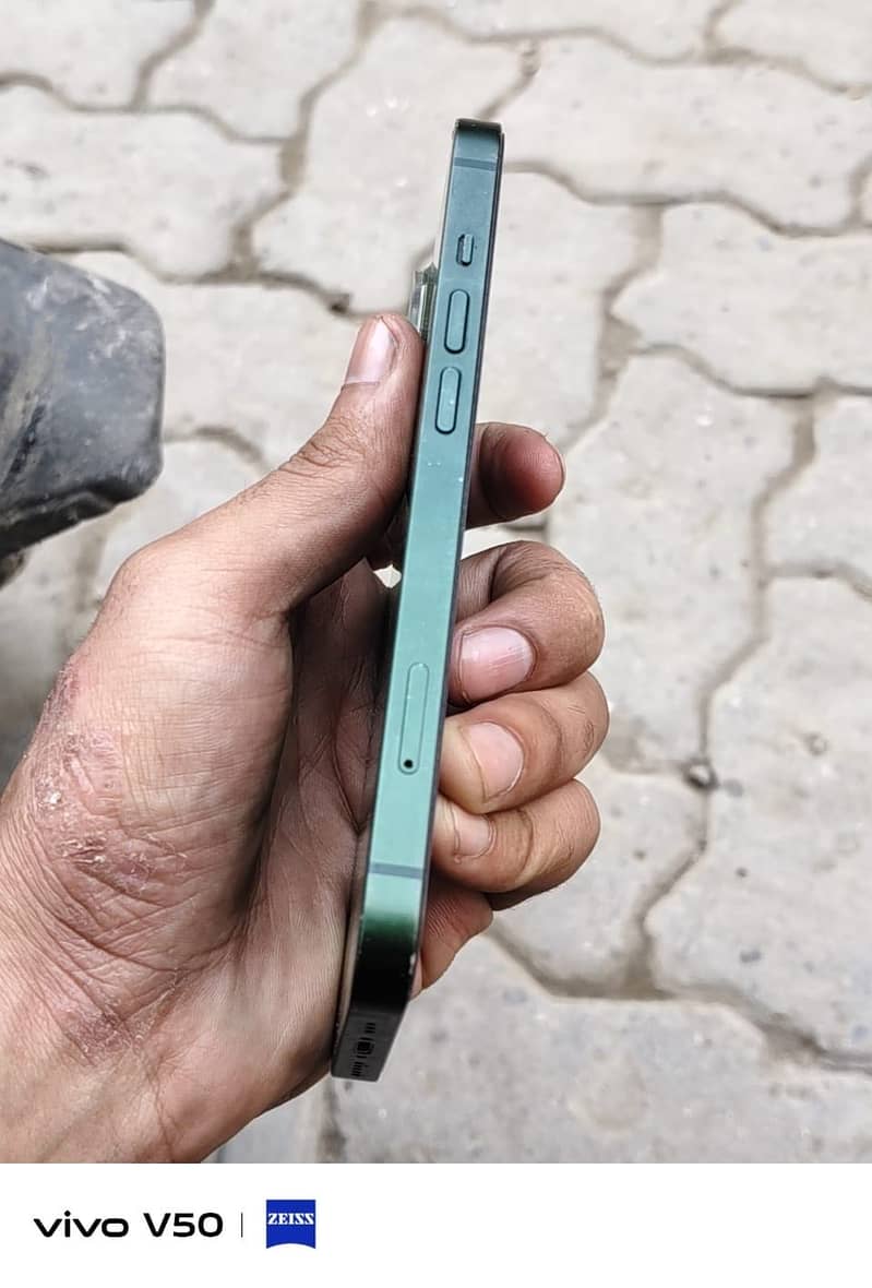 Apple iPhone 13 2