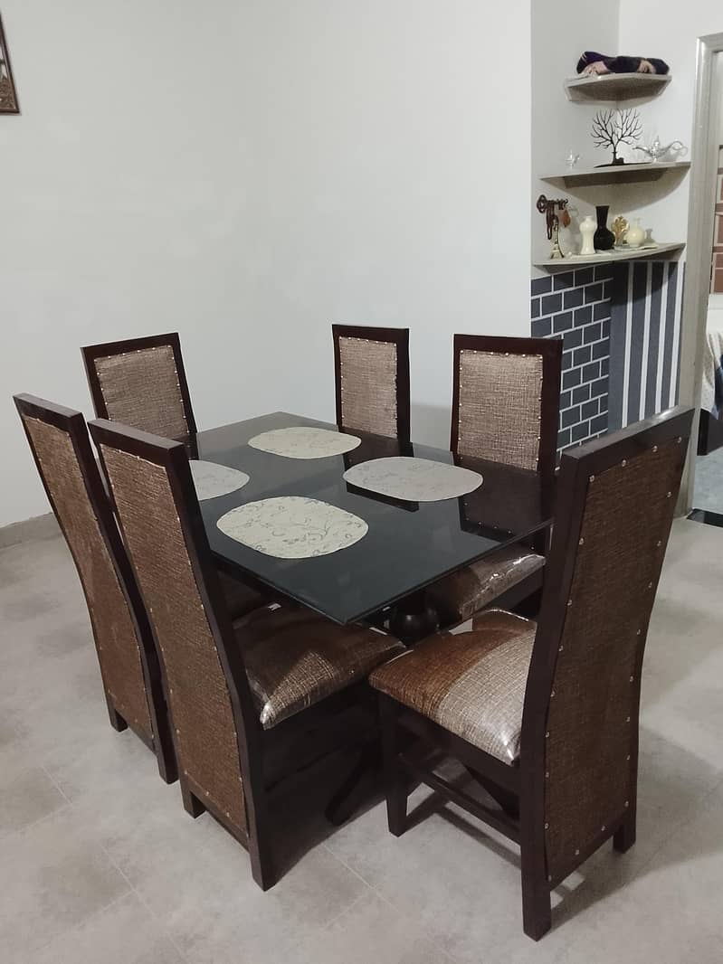 6 seater dinning table 0