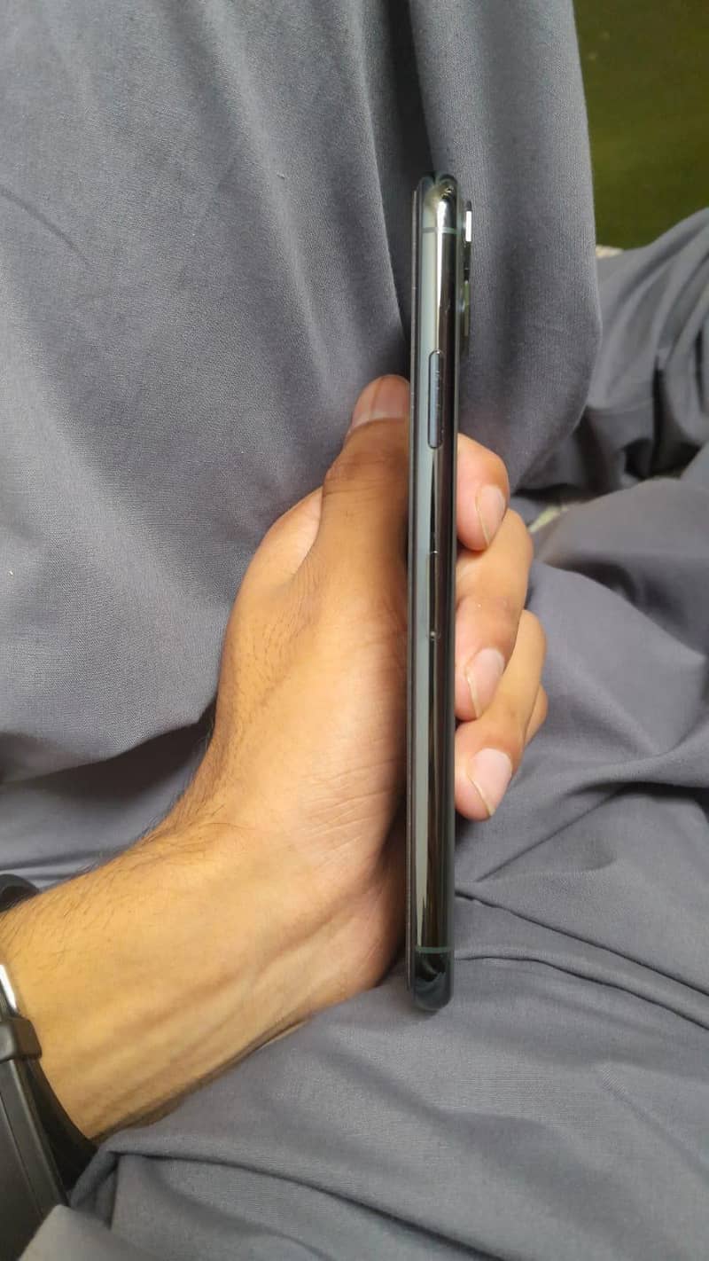 Apple iPhone 11 Pro Max 3