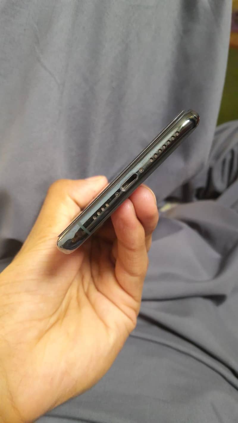 Apple iPhone 11 Pro Max 6