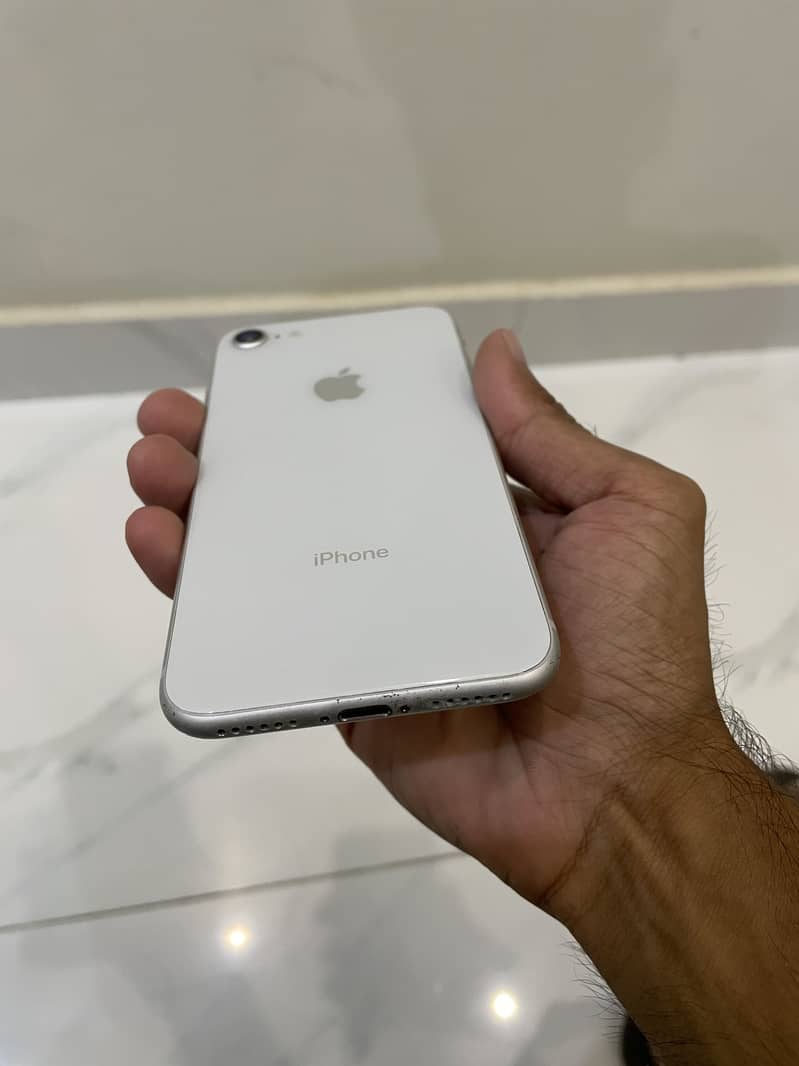 Apple iPhone 8 1