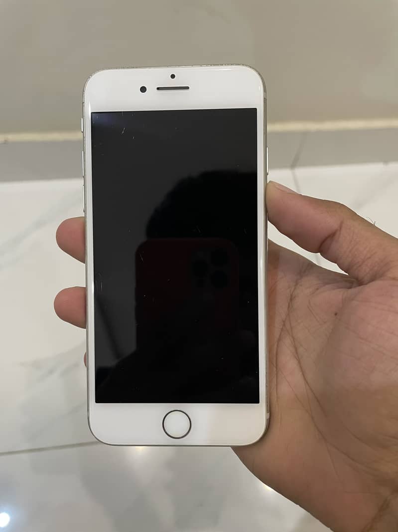 Apple iPhone 8 3