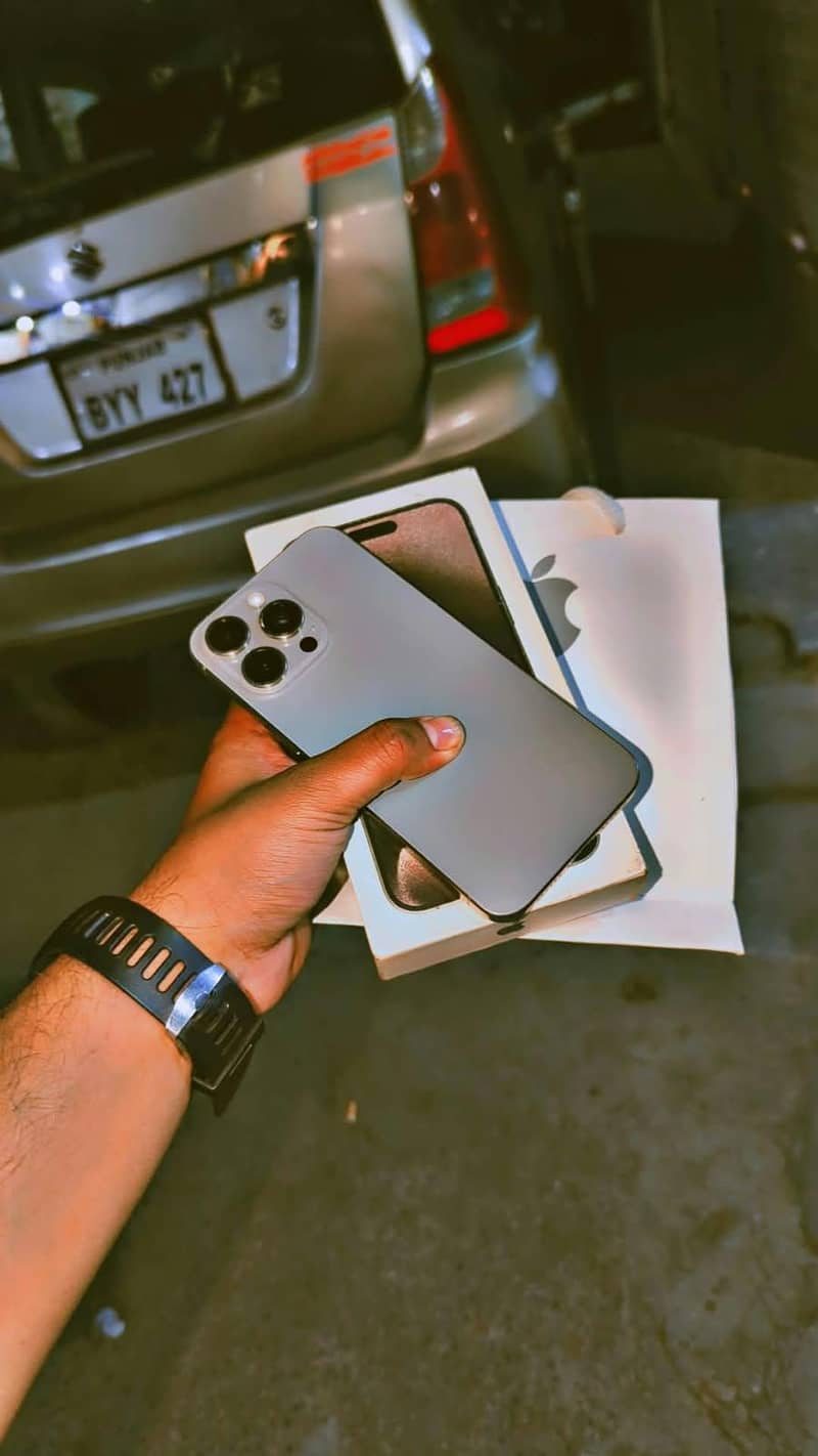 Apple iPhone 15 Pro Max 2