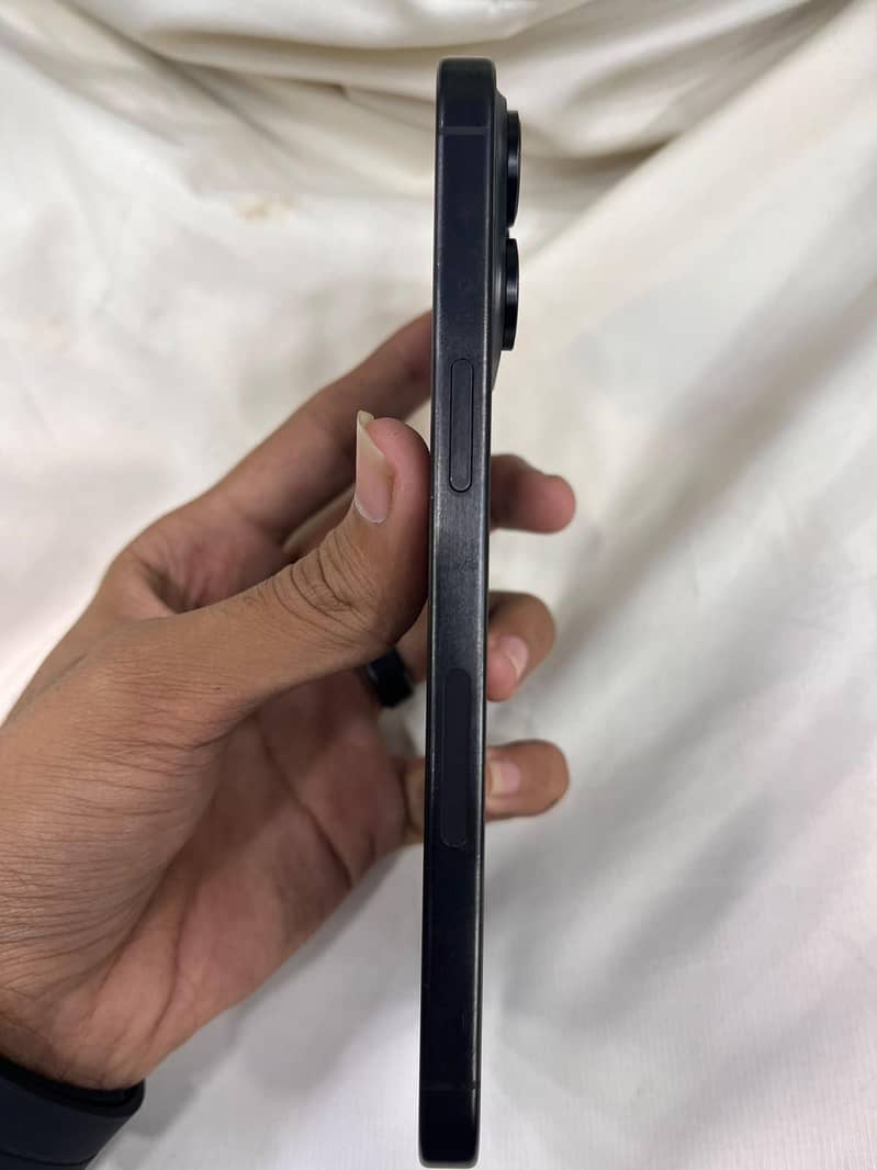 Apple iPhone 15 Pro Max 2