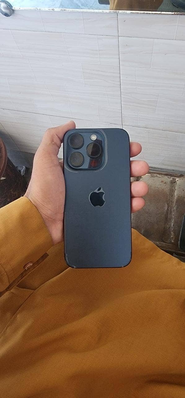 Apple iPhone 15 Pro JV 1