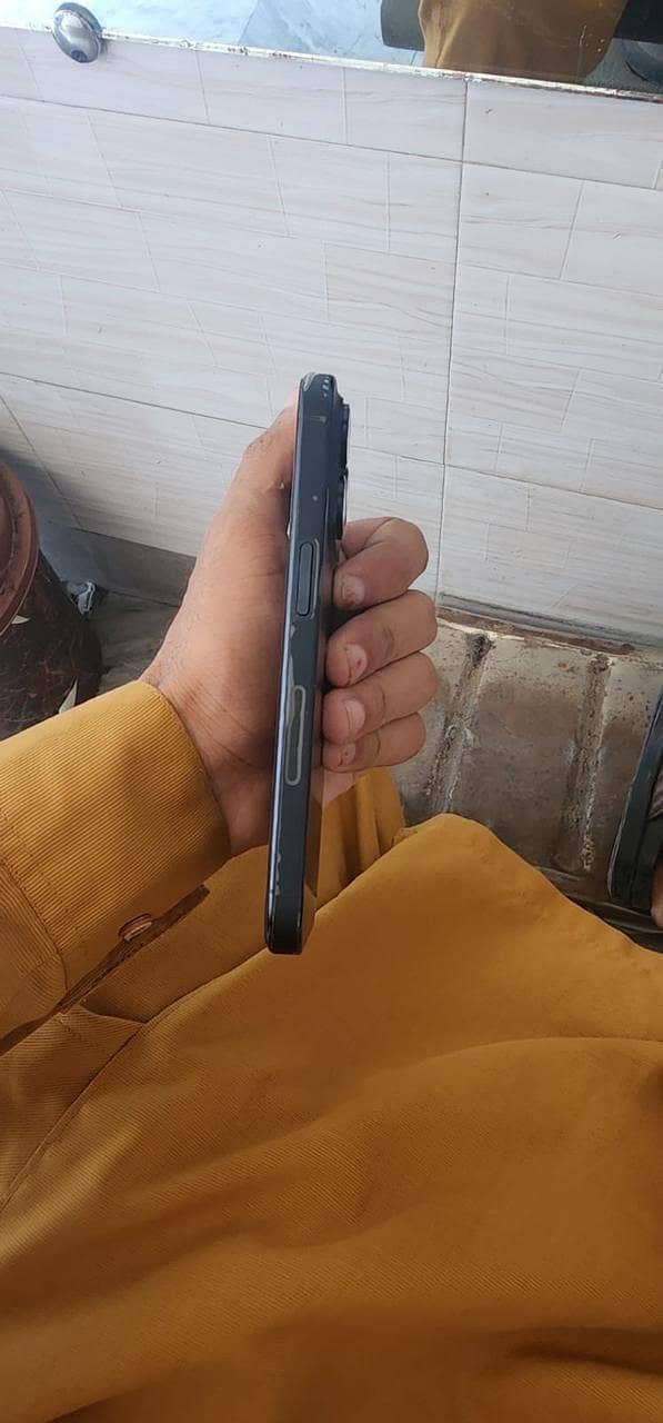 Apple iPhone 15 Pro JV 5