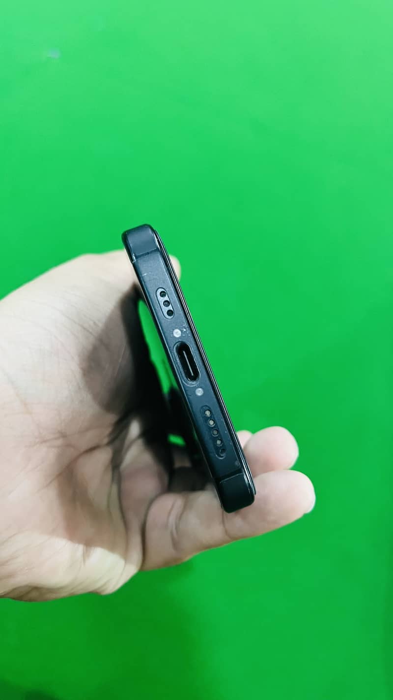 Apple iPhone 15 4