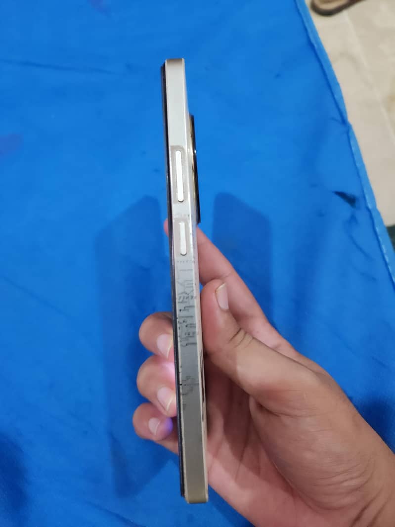 Realme 12 Plus 2