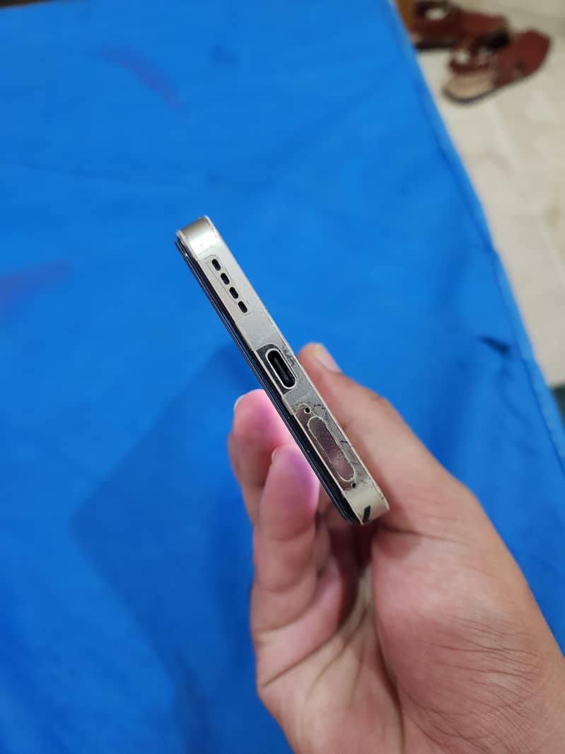 Realme 12 Plus 3