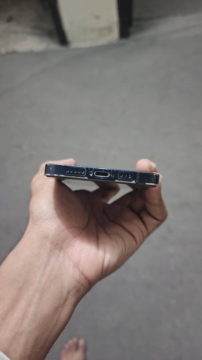 Apple iPhone 12 3