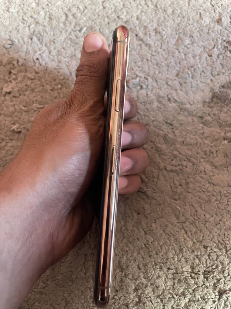 Apple iPhone 11 Pro Max 1