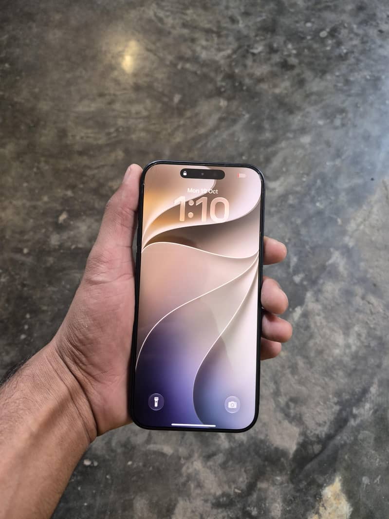 Apple iPhone 17 Pro Max 4