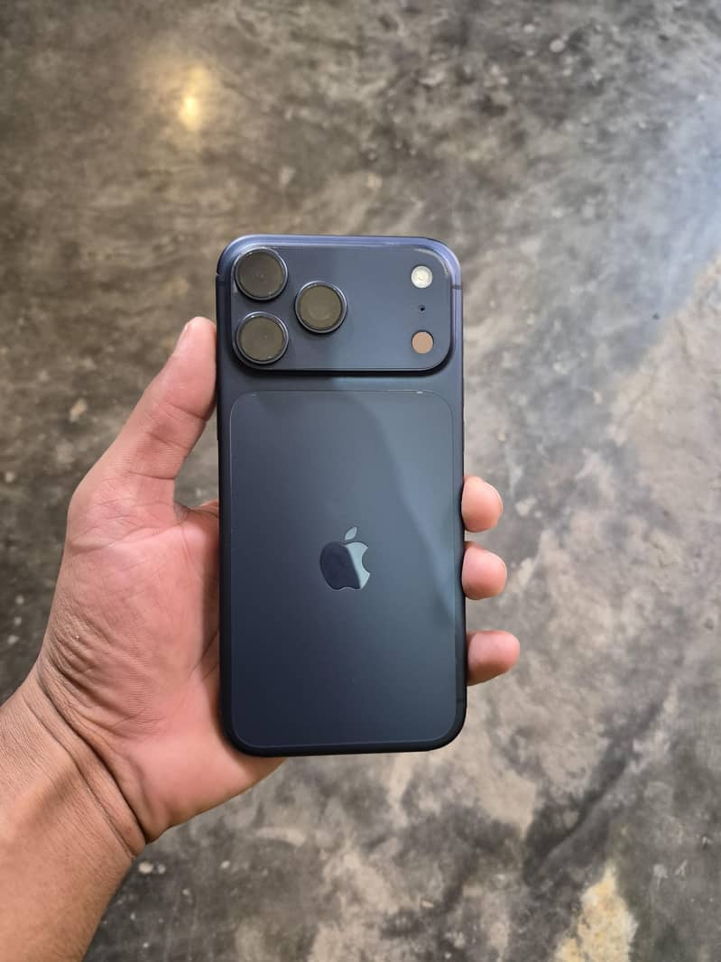 Apple iPhone 17 Pro Max 5