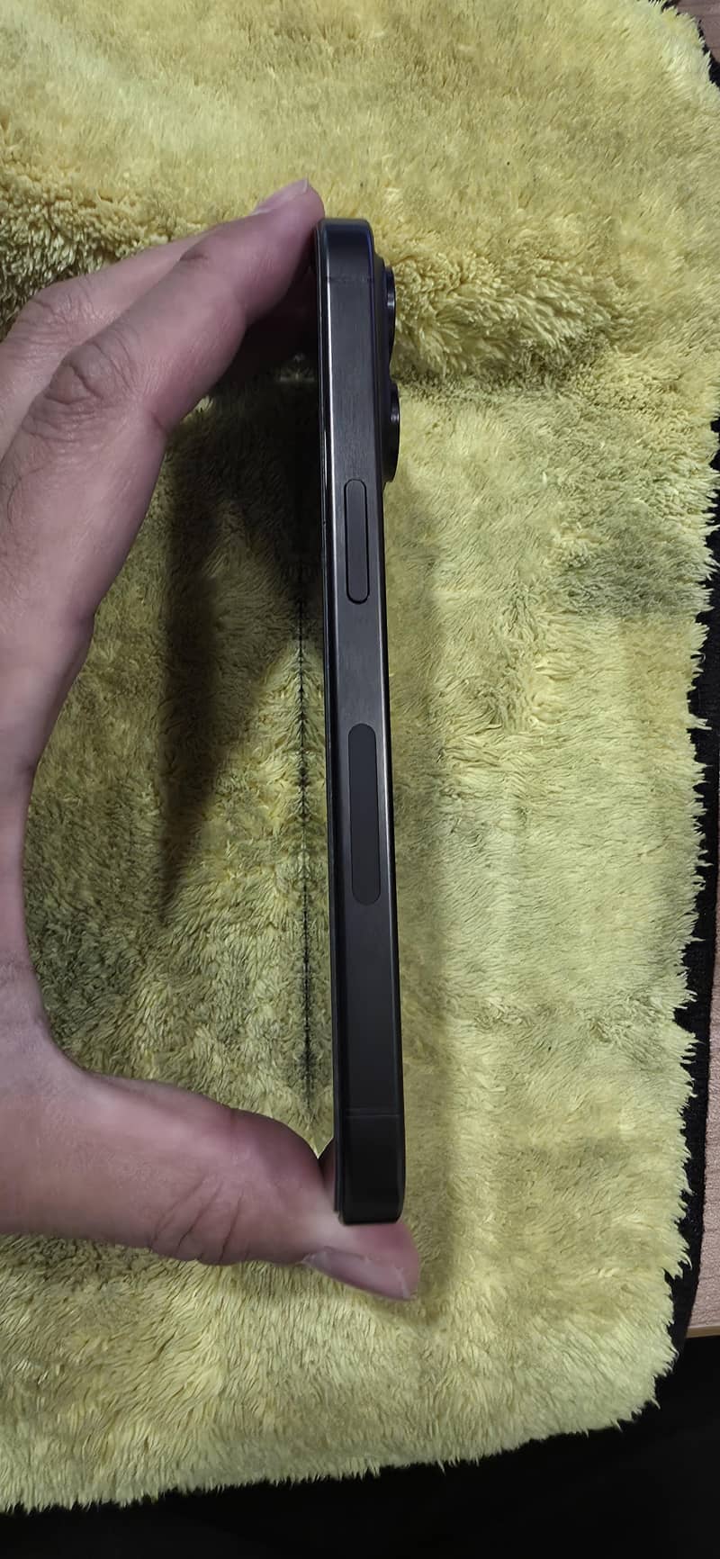 Apple iPhone 15 Pro 3