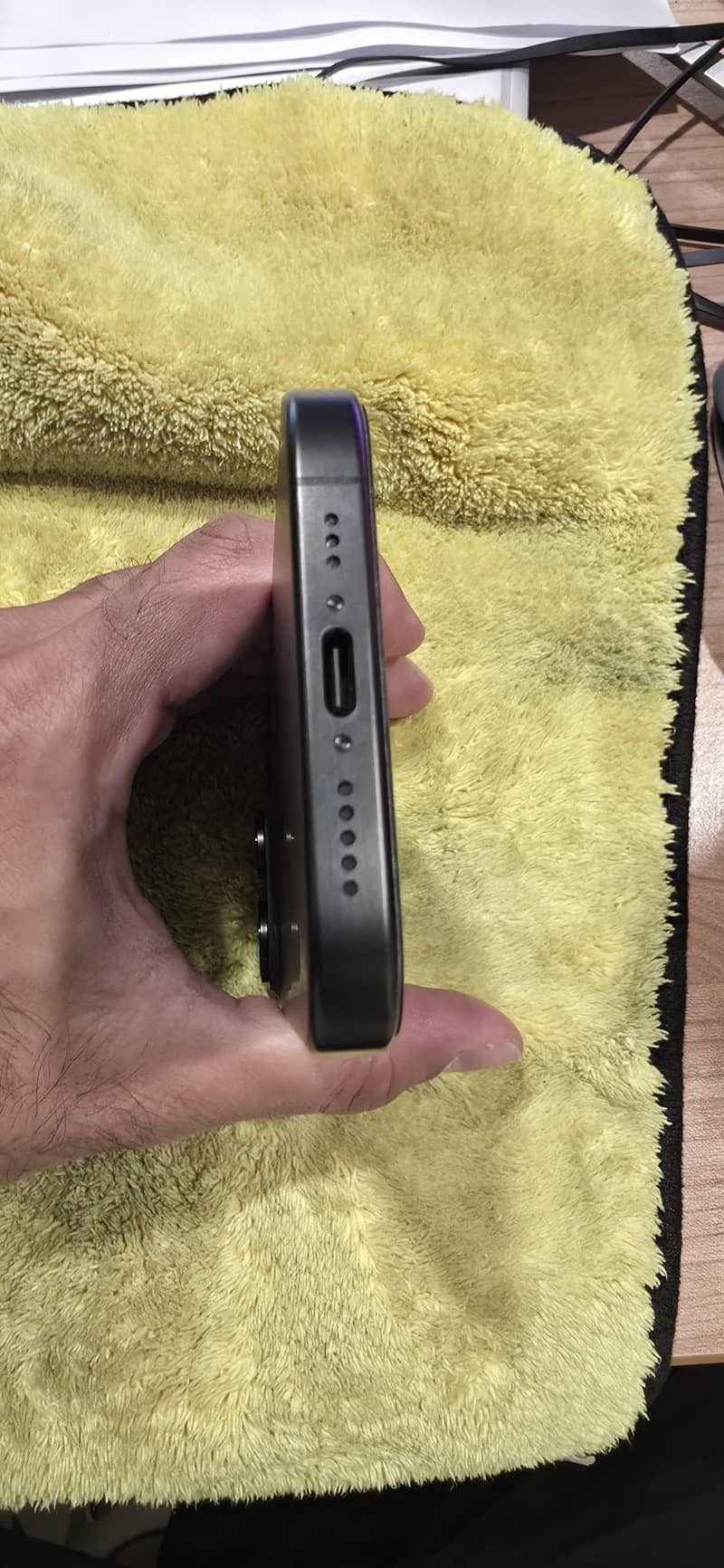 Apple iPhone 15 Pro 4