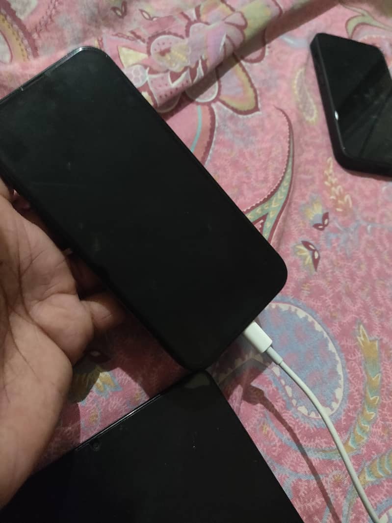 Apple iPhone 13 5