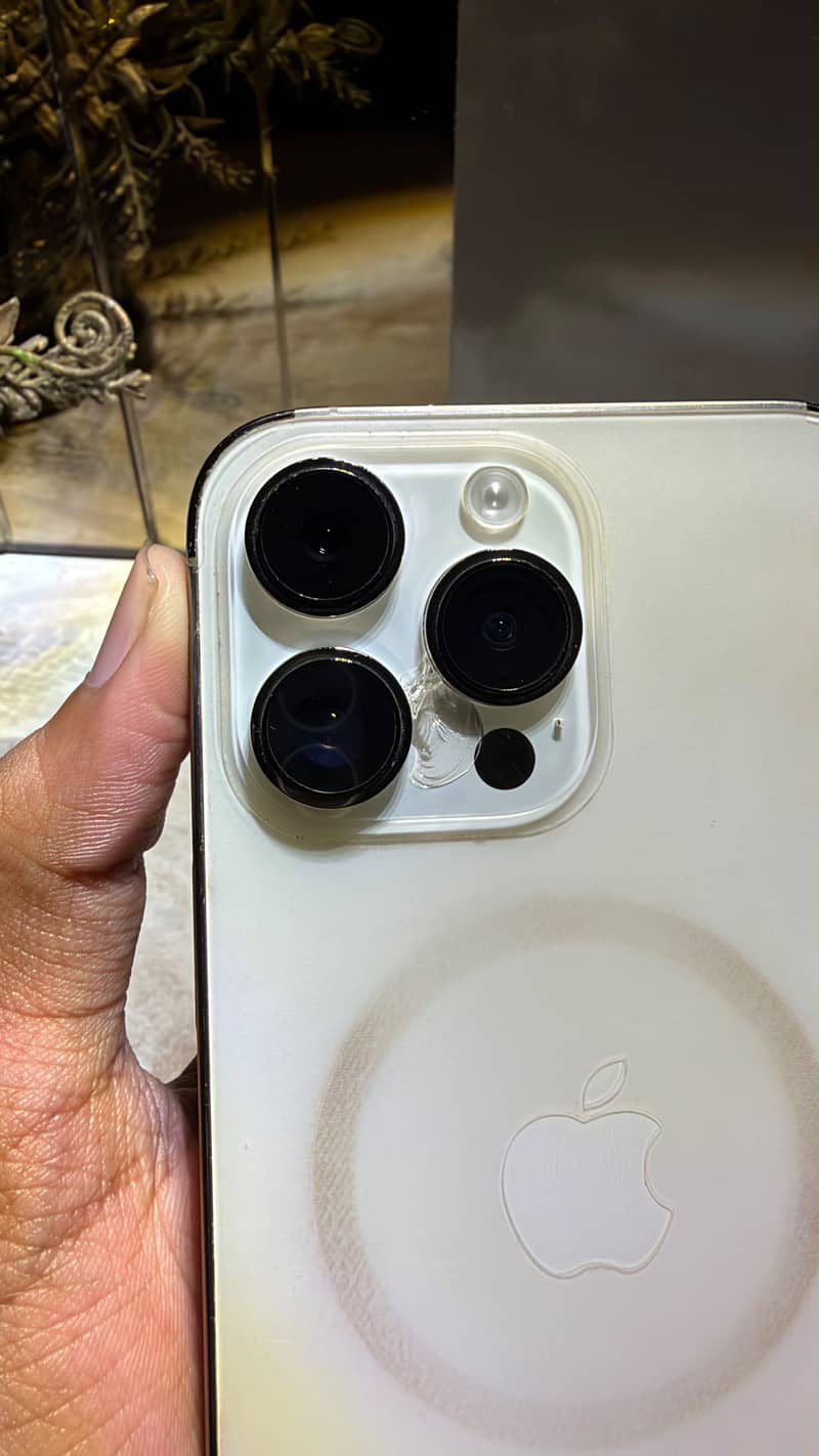 Apple iPhone 14 Pro Max 1