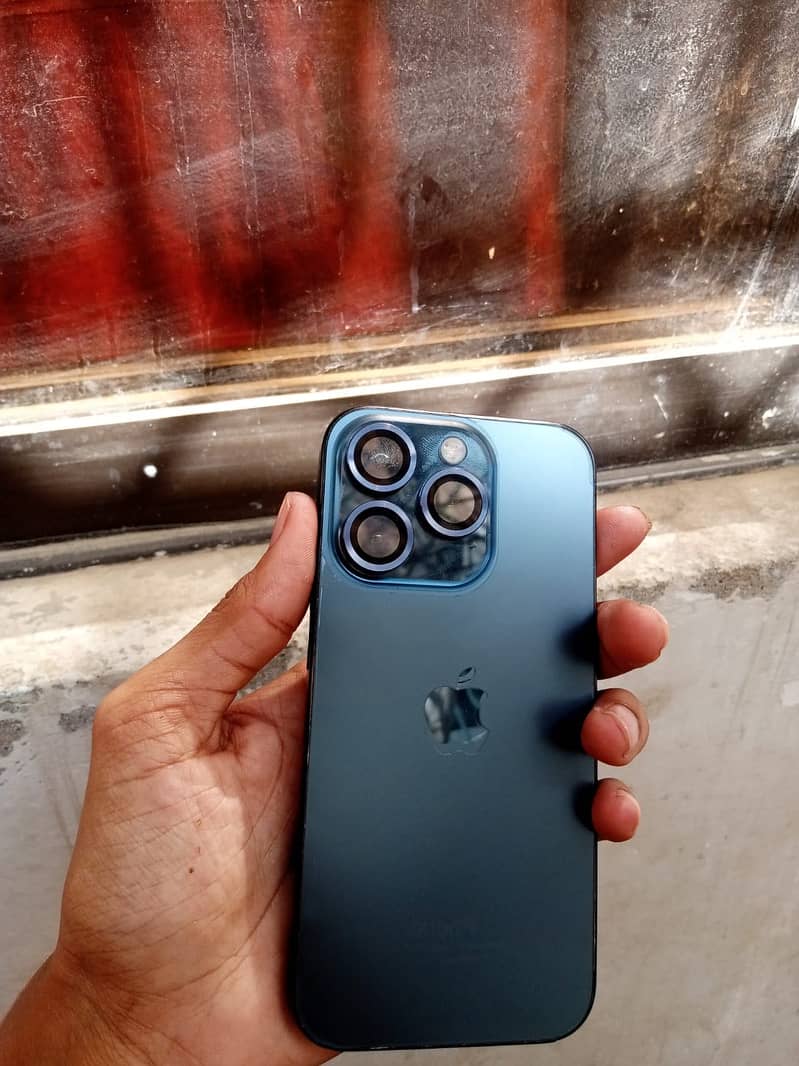 Apple iPhone 15 Pro 0